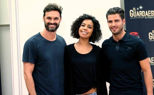 El intérprete sustituye a Maxi Iglesias en el musical 'el guardaespaldas'